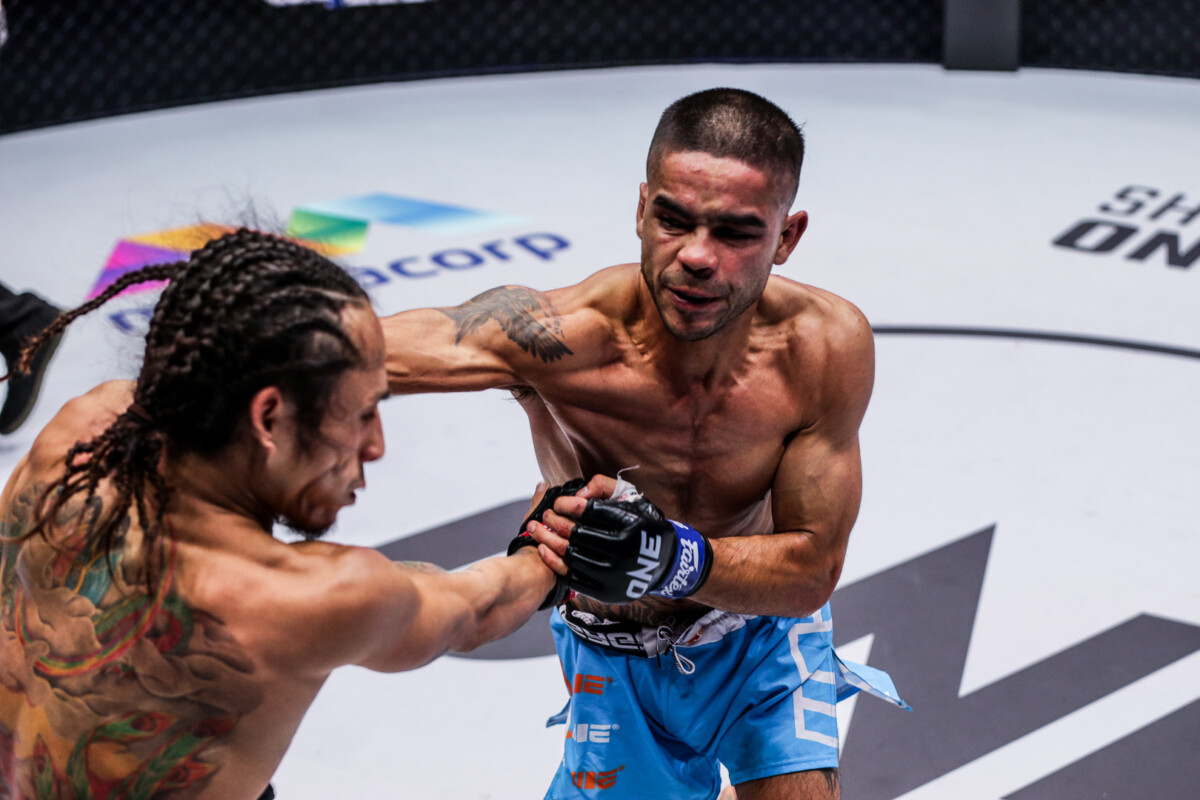 Danial Williams lands a punch against Namiki Kawahara at ONE 156