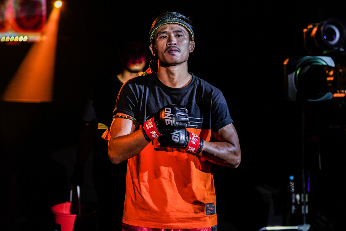 Muay Thai star Superlek Kiatmoo9 walks to the Circle