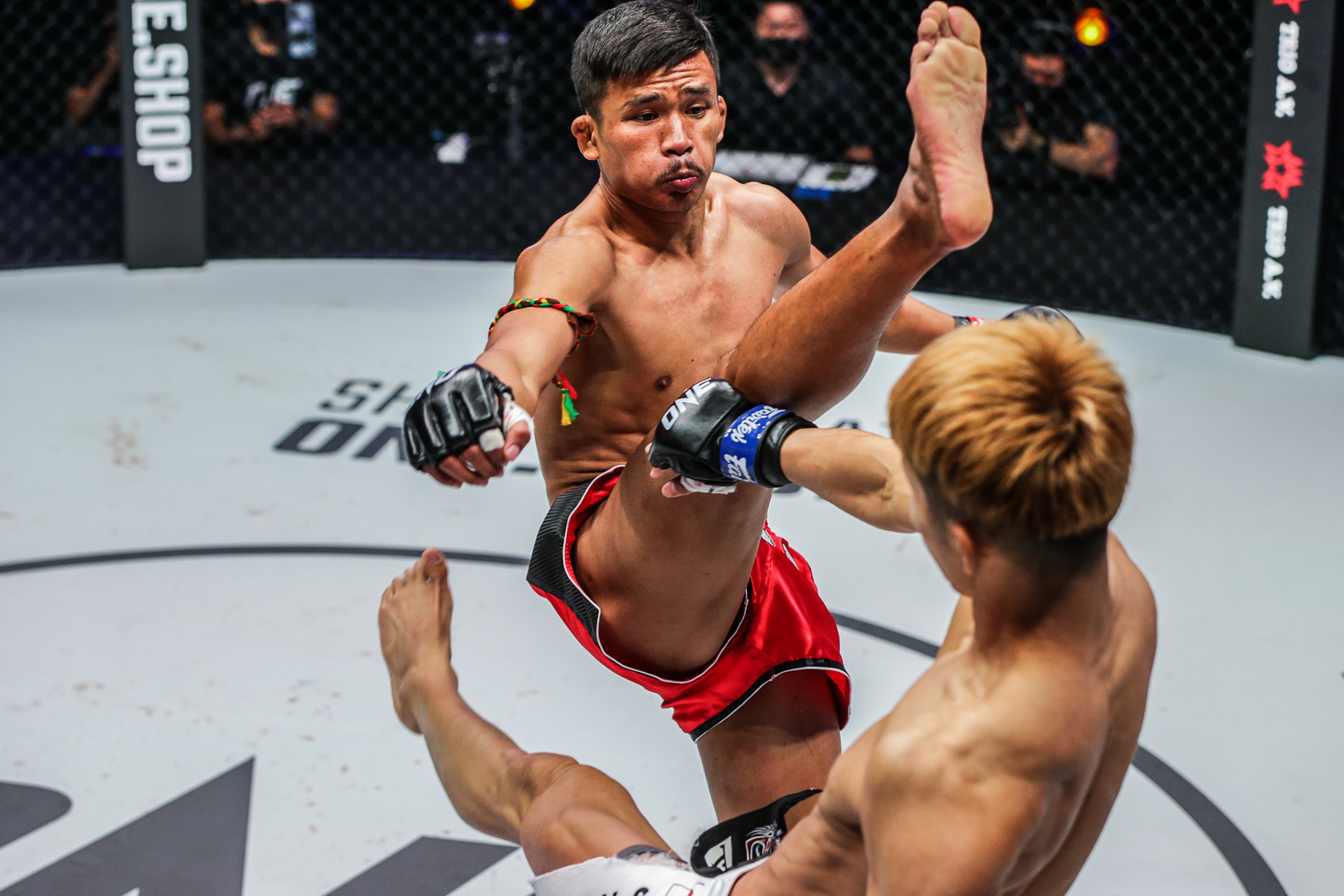 Superlek Kiatmoo9 throws an axe kick towards Taiki Naito at ONE 157