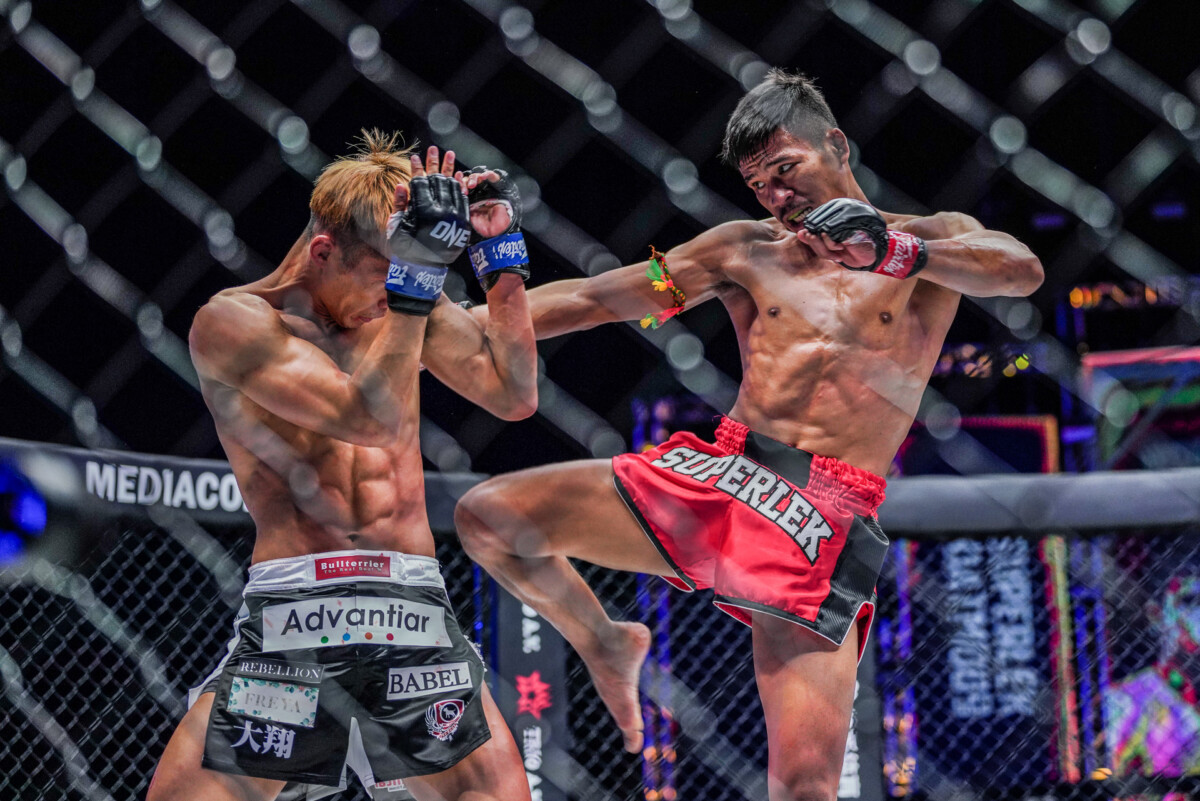 Superlek Kiatmoo9 throws a round kick at Taiki Naito at ONE 157