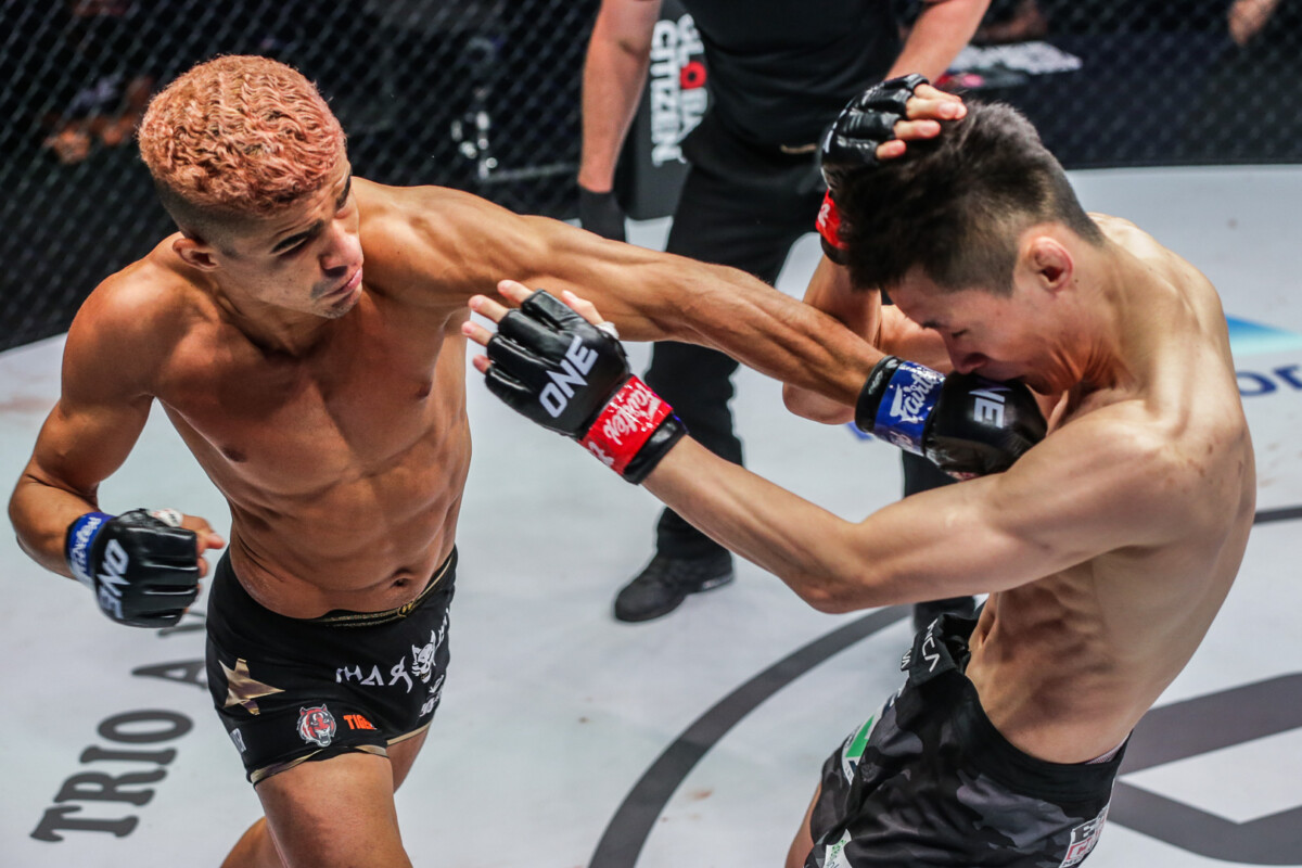 Fabricio Andrade lands a straight cross on Kwon Won II at ONE 158