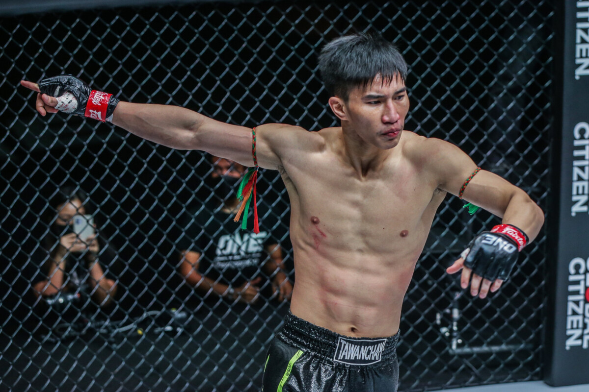 Tawanchai celebrates after defeating Niclas Larsen at ONE 158