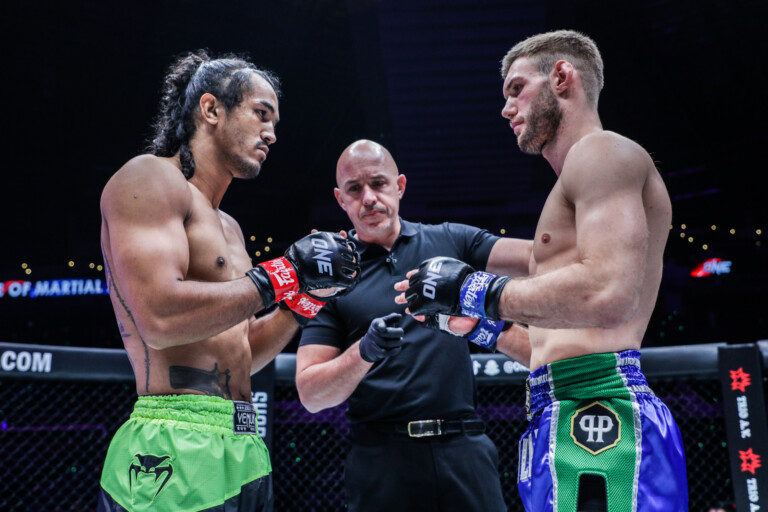 Sinsamut Klinmee touches gloves with Liam Nolan at ONE 159