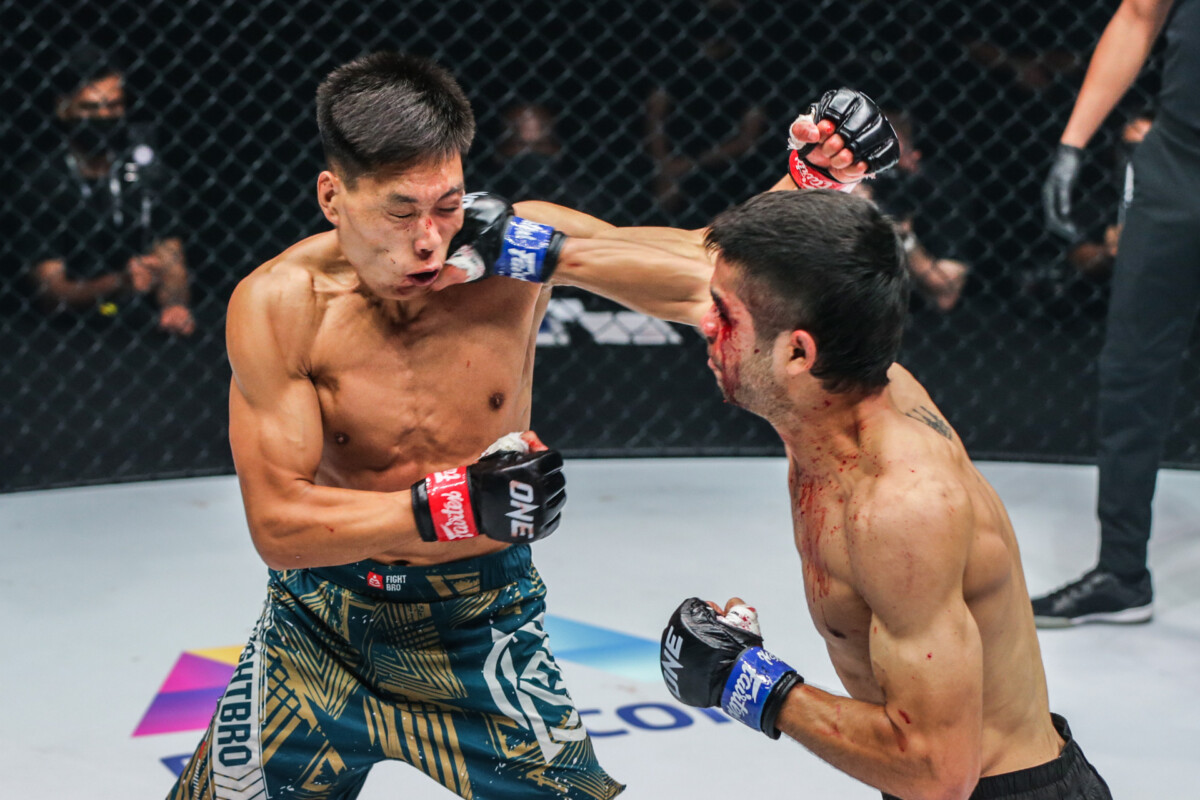 Danial Williams delivers a powerful hook on Zelang Zhaxi at ONE 159