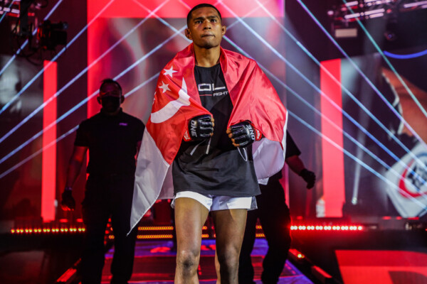 Amir Khan walks into the Circle at ONE 160