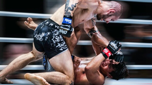 choked him out iuri lapicus vs shannon wiratchai was wild 600x338