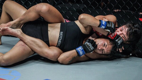 muay thai star choked out opponent stamp fairtex vs asha roka 600x338
