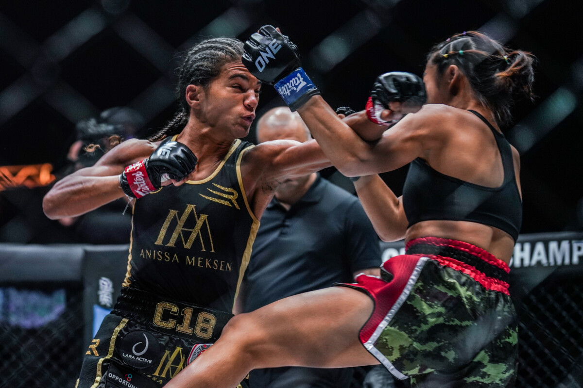 Anissa Meksen throws a punch on Daokongfah Banchamek at ONE on Prime Video 2