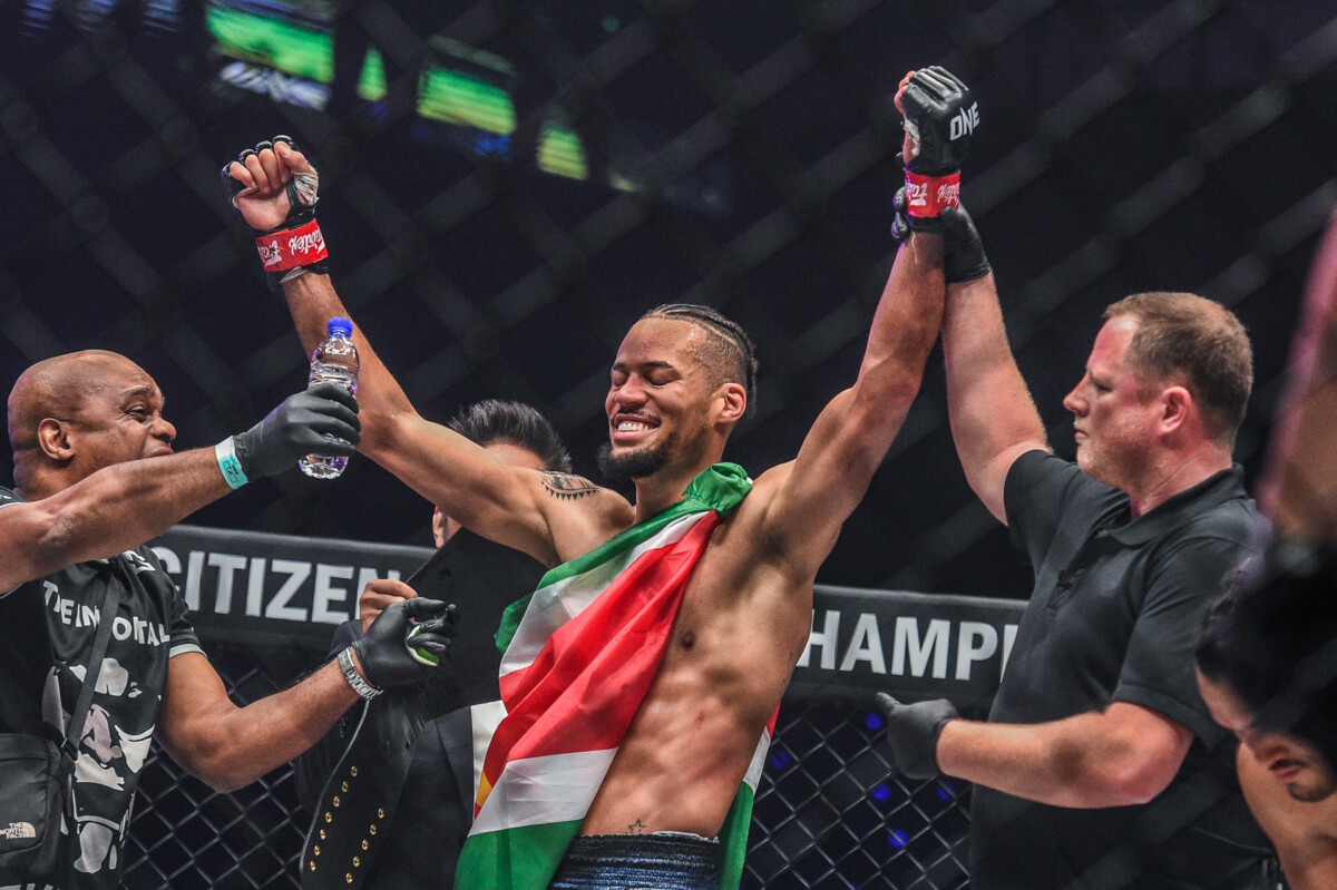 Regian Eersal is declared winner against Sinsamut Klinmee at ONE on Prime Video 3