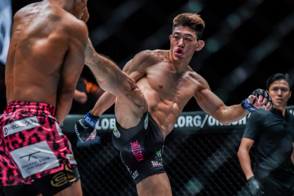 Oh Ho Taek throws a kick on Ryogo Takahashi at ONE on Prime Video 2