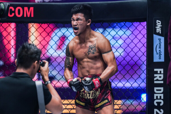 Rodtang Jitmuangnon yells inside the Circle