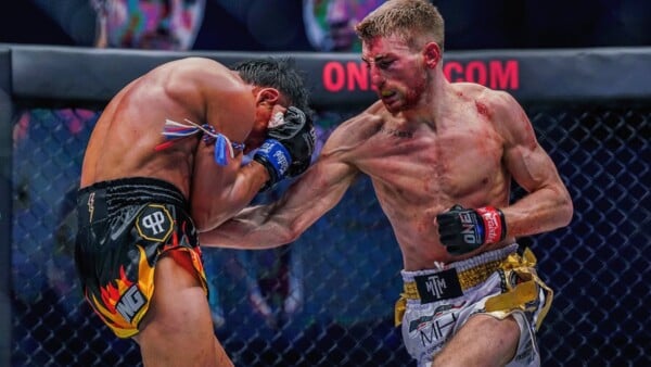 epic muay thai war jonathan haggerty vs mongkolpetch 600x338