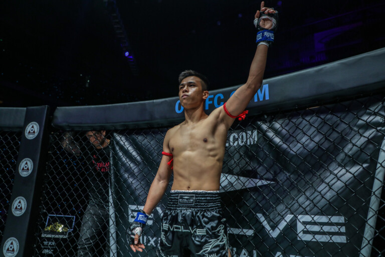 Panpayak Jitmuangnon stands in the Circle at ONE 164