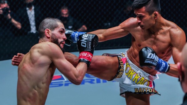 the controversial first fight between ennahachi superlek 1 600x338