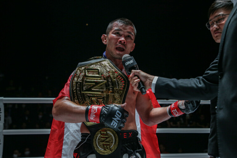 Nong-O Gaiyangahadao is declared winner at ONE Fight Night 1