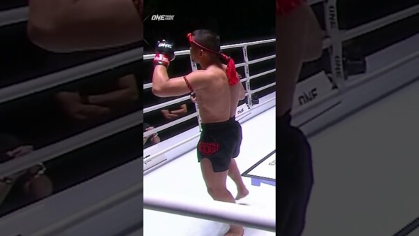 our main event begins with a wai kru from the one bantamweight muay thai king 600x338
