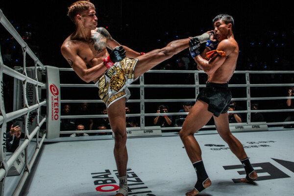 Duangsompong Jitmuangnon throws a kick at Batman Or.Atchariya at ONE Friday Fights 4