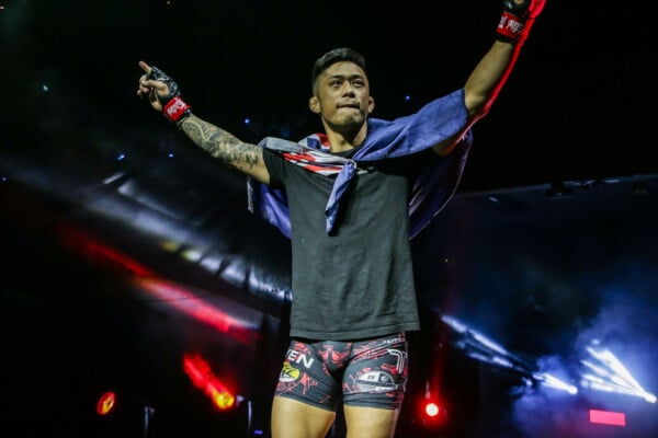 Martin Nguyen makes his way to the ring at ONE Fight Night 7