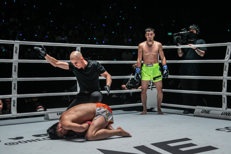 Elbrus Amirkhanovich knocks out Paedsanlek PK.Saenchai at ONE Friday Fights 3