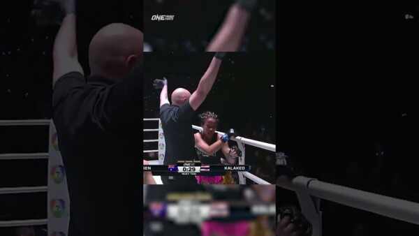 celeste hansen unloads on kalaked por muangpetch for the tko win 600x338