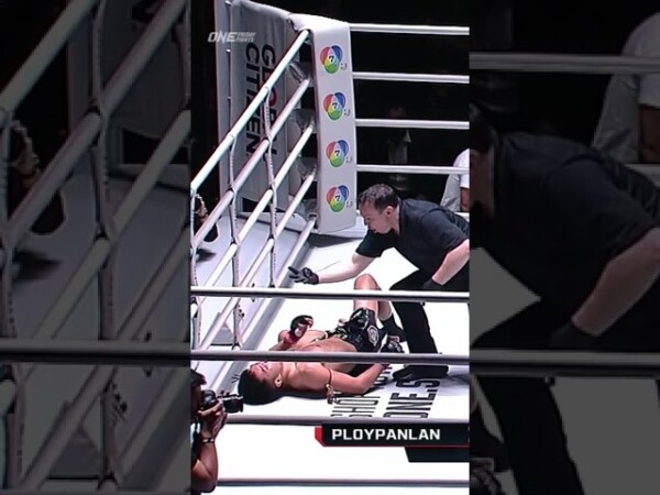 namphongnoi sor sommai stops ploypanlan pk saenchai with one punch 600x450