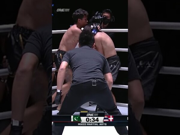 peter danesoe stops aqib awan with a barrage of knees in round 1 600x450
