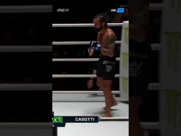 the situ asian strikes first with his signature overhand right 600x450