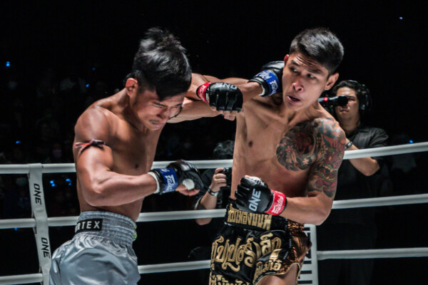 Supalek Jitmuangnon punches Sonrak Sit Por Jor Wor at ONE Friday Fights 10