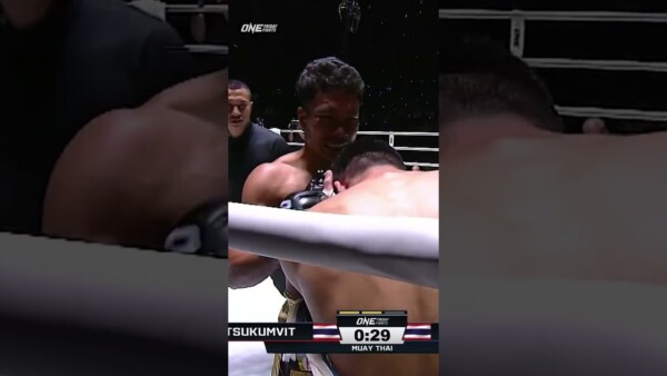 petsukumvit bor bangna puts down petchmuangsri tded99 with a barrage of punches e281a0e281a0 600x338