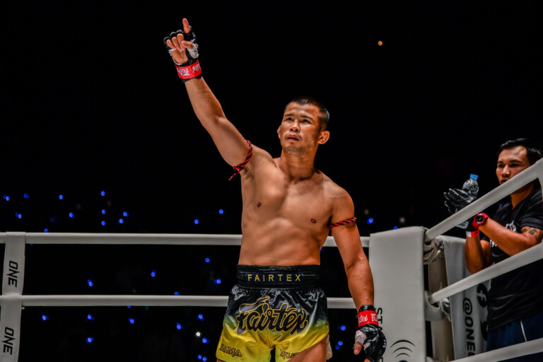 Nong O Hama Jonathan Haggerty ONE Fight Night 9 8