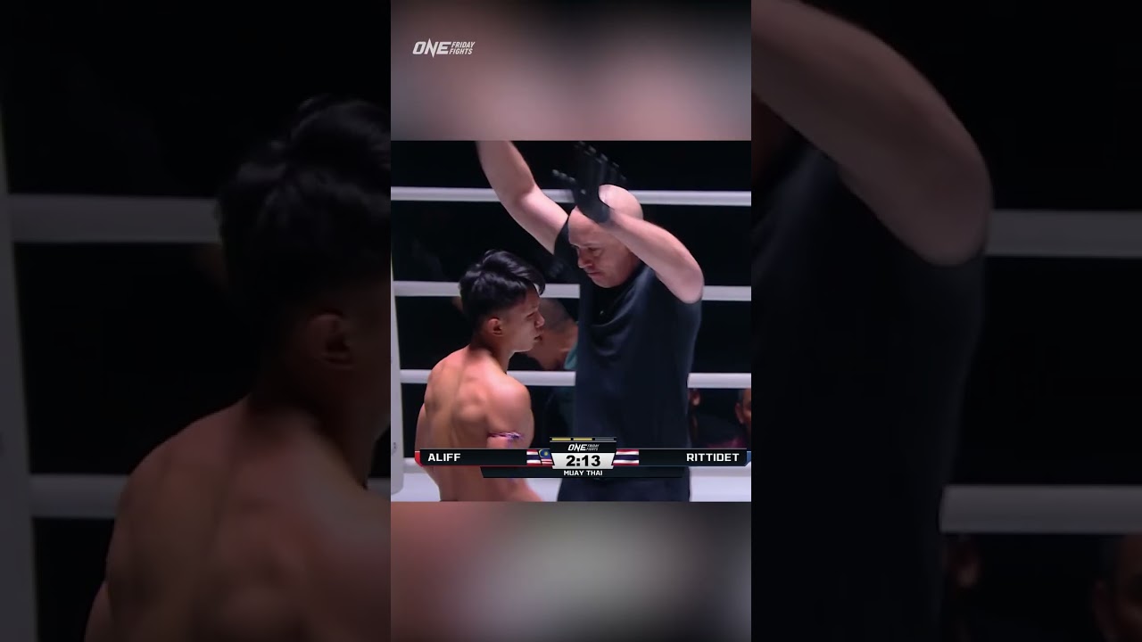 Aliff  shocks Rittidet with a SPINNING ELBOW for the incredible comeback KO!