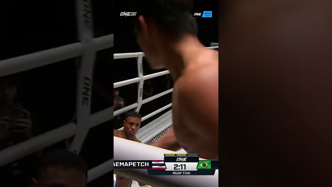 DON'T BLINK  Saemapetch strikes first with a short left hook!