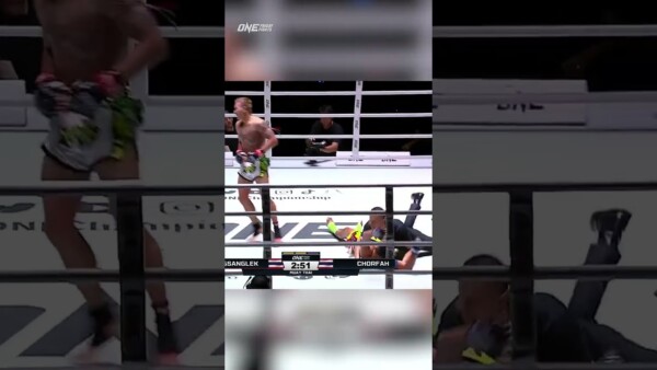 Gingsanglek closes the show with two EARTH SHATTERING head kicks to KO Chorfah!