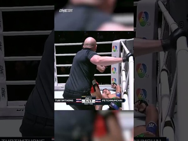 Tubtimthong  blasts through Petchnumchai for a first round KO win!