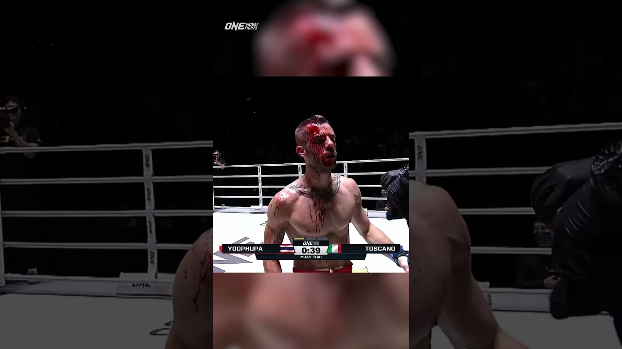 Yodphupa  slices open Samuel Toscano with an elbow for the first round TKO!