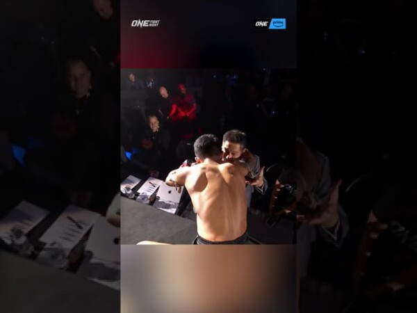 Chatri Sityodtong with the US$100K bonus for Rodtang's INSANE performance!
