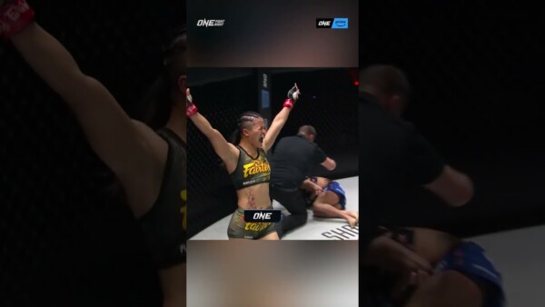 Stamp  folds Alyse Anderson with a CRUSHING body kick to cap a spectacular U.S. debut!