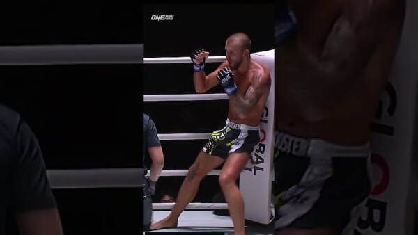 Yodphupa  moves to 3 0 in ONE with a VICIOUS KO of Andrey Khromov!