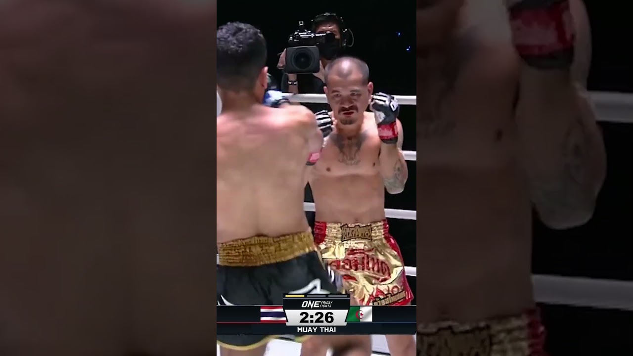 Akram Hamidi drops Jomhod TWICE with head kicks in the opening minute!