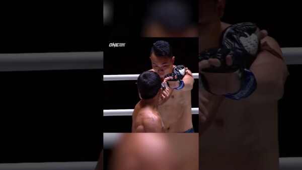 Jack  goes on the attack for a first round KO of Mardanglek!