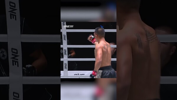 Jaising  puts Zhang Jinhu to SLEEP with a head kick in 34 seconds!