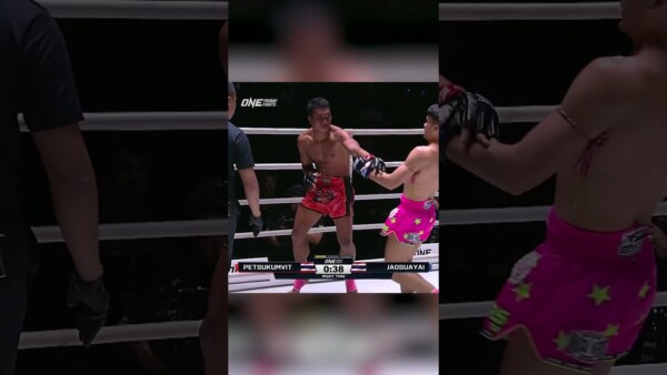 Jaosuayai  shocks Petsukumvit with a MASSIVE first round KO in our main event!