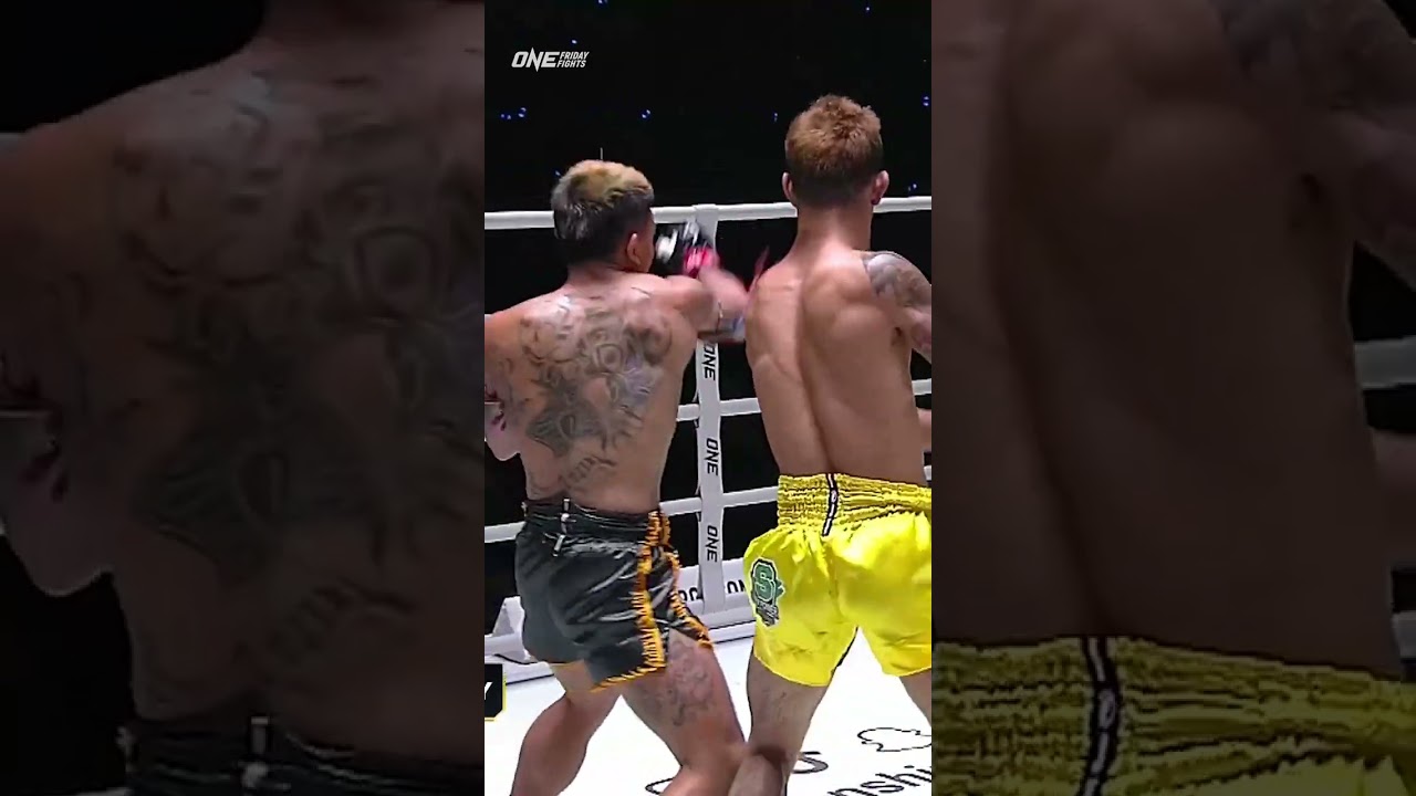 Kongthoranee  blasts Gingsanglek with a left hook for the second round KO!
