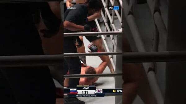 Kwon Won Il  swarms Artem Belakh to win this clash of bantamweight contenders!