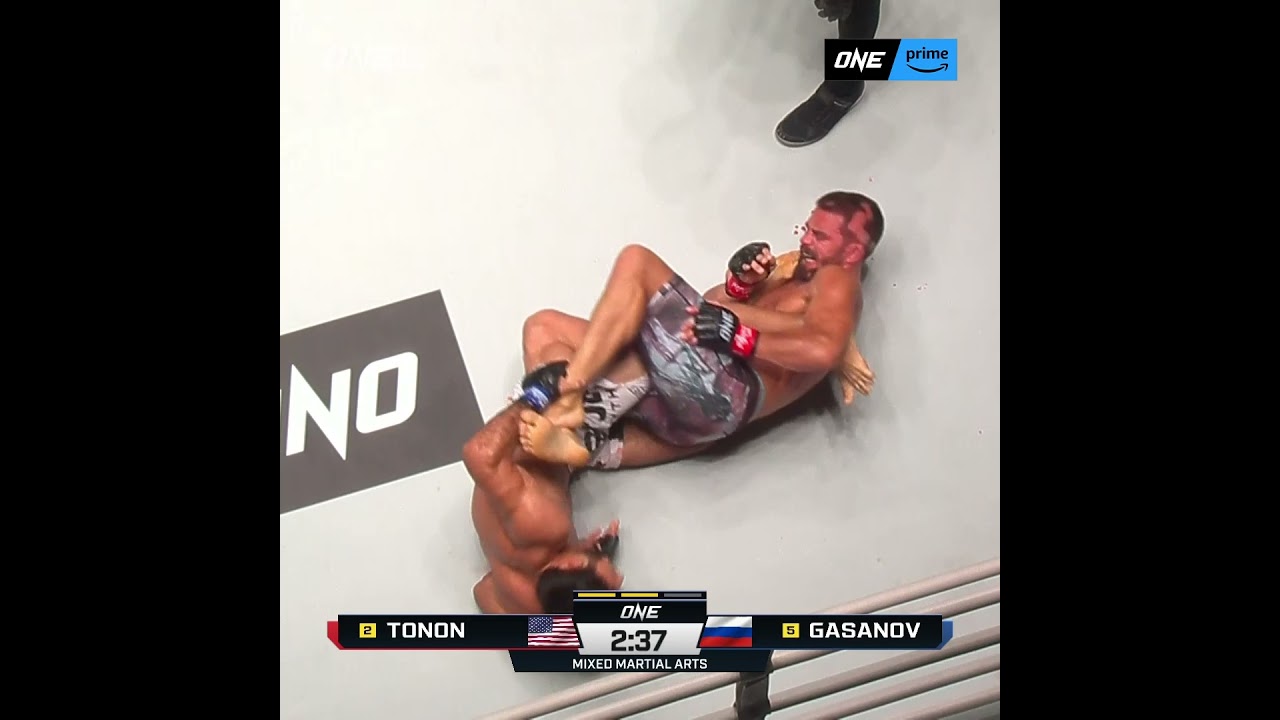 Garry Tonon  hands Shamil Gasanov his first pro MMA loss with a nasty kneebar!