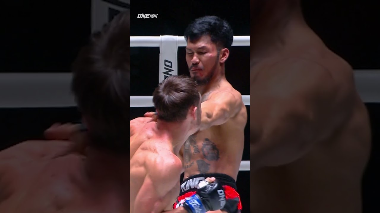 Kirill Khomutov  levels Suakim with a BIG left hook!
