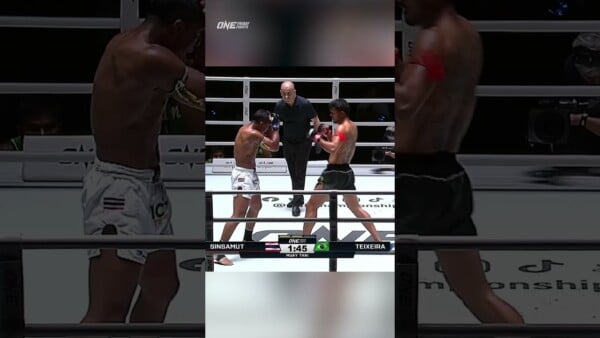 Sinsamut  puts on a SHOW versus Victor Teixeira en route to a doctor stoppage TKO!