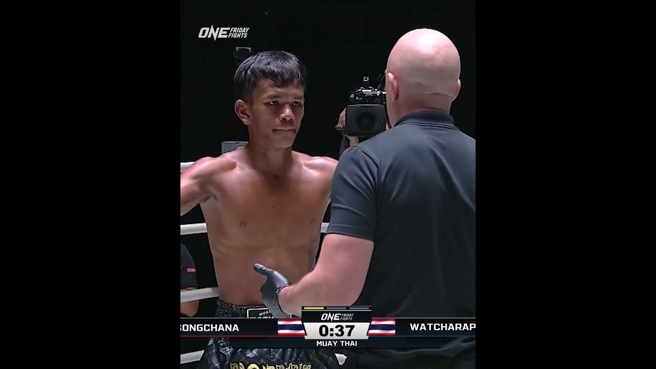 Watcharaphon  flattens Songchana in the first round!