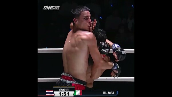 Beatdown  Suablack  batters Lenny Blasi to score a third round TKO