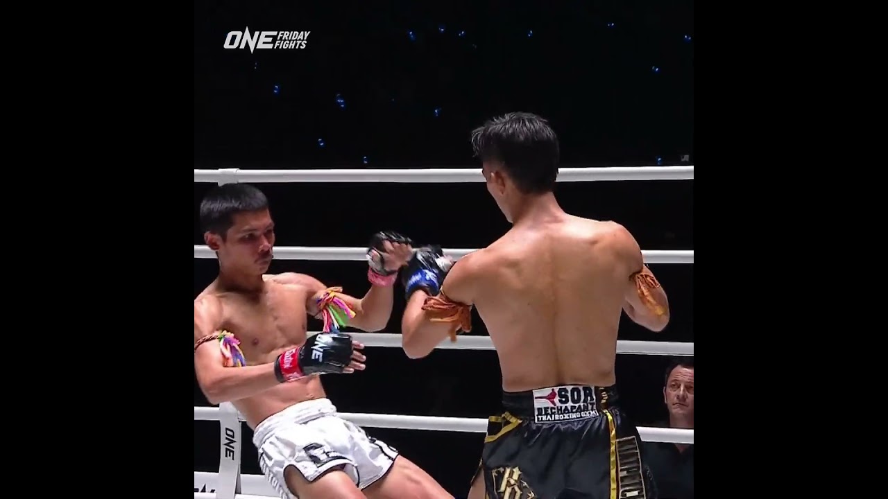 Khunsuk  flattens Rachan with ONE punch!